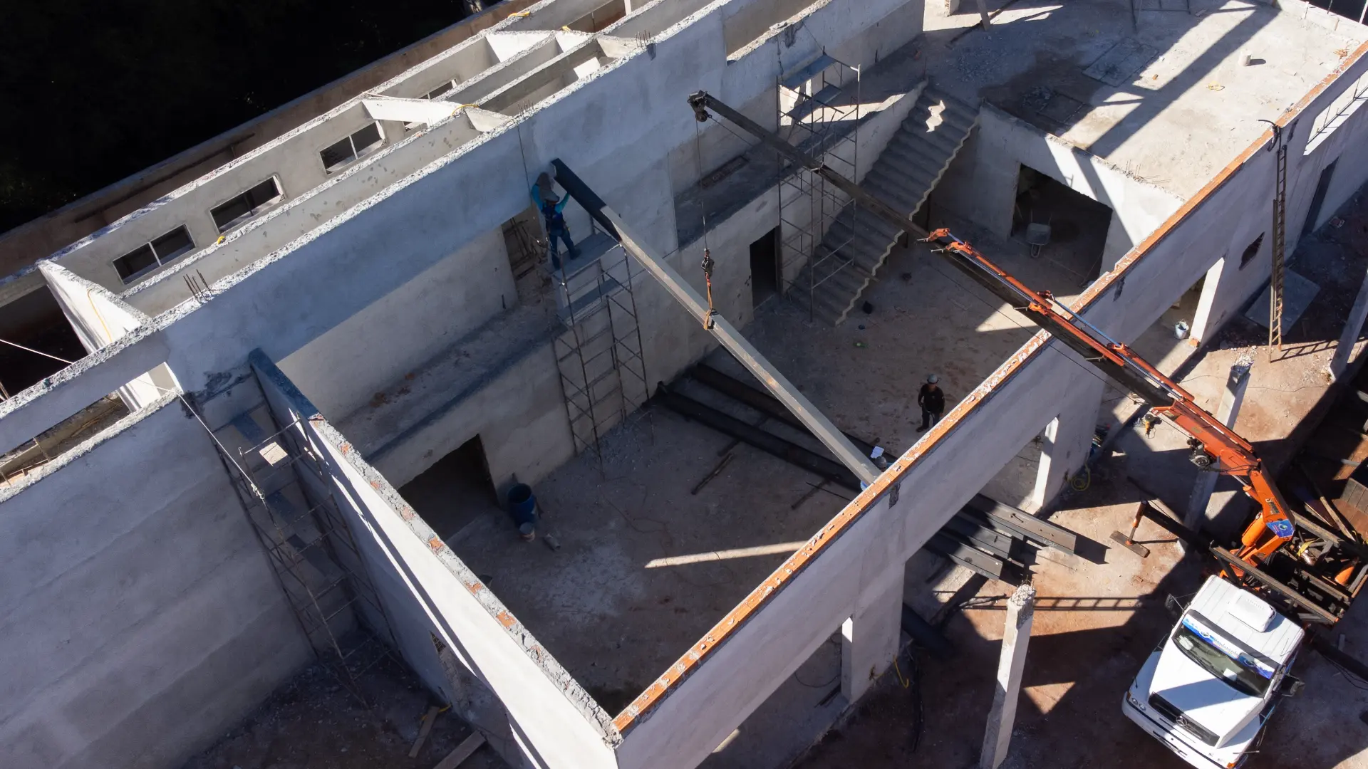 Montagem de estrutura em projeto comercial